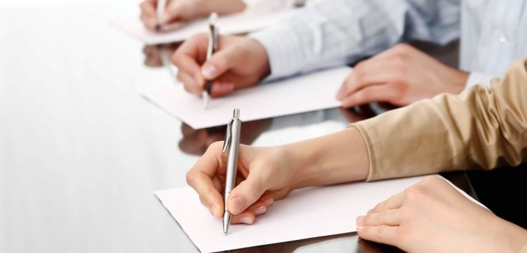 Programas de formación y desarrollo de Cisco para acelerar la adopción de redes auto-adaptables