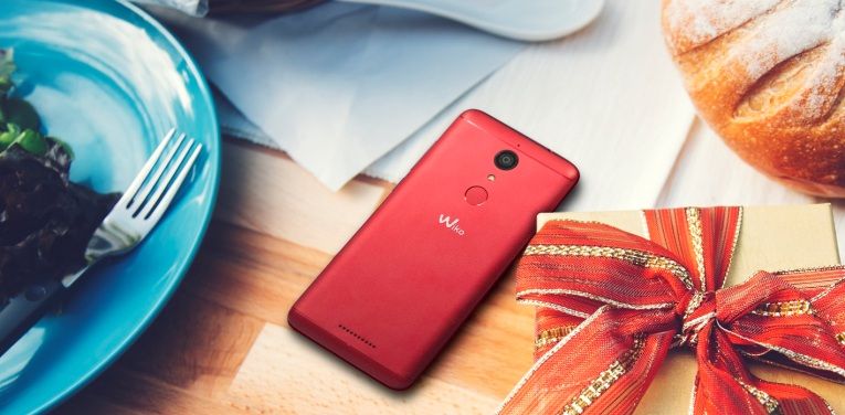 1 de cada 4 españoles consulta el móvil durante las cenas de Navidad cada 20 minutos