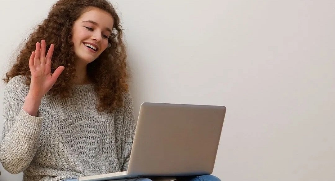 ¿Somos más seguros y extrovertidos cuando nos relacionamos online?