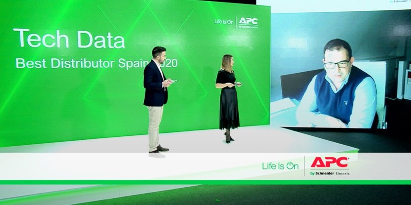 Schneider Electric premia a Tech Data