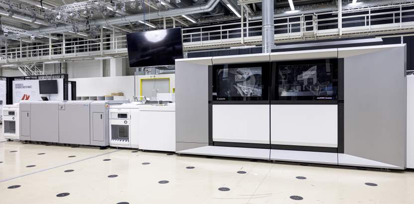 Canon colabora con Plockmatic para ofrecer una nueva solución de recubrimiento LED UV de alta velocidad en la serie varioPRINT iX