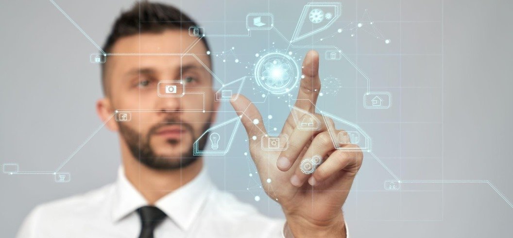 Cuatro de cada diez grandes empresas españolas ya utilizan IA