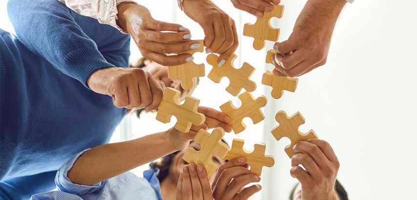 La adopción de IA generativa avanza con la colaboración