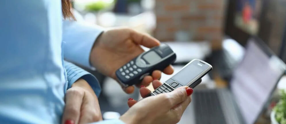 La retro – contra – revolución de los dumbphones