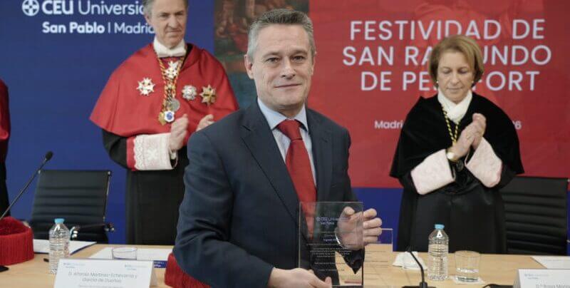 La Universidad San Pablo CEU galardona a Ingram Micro por su contribución a la ciberseguridad