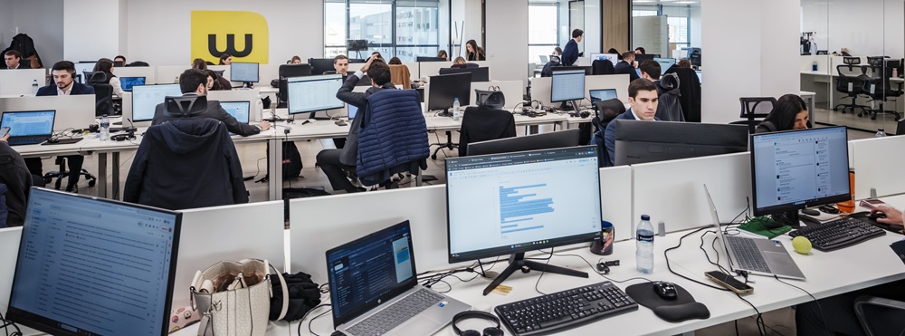En España, desarrollar agentes de IA se paga ya un 39 por ciento más que programar