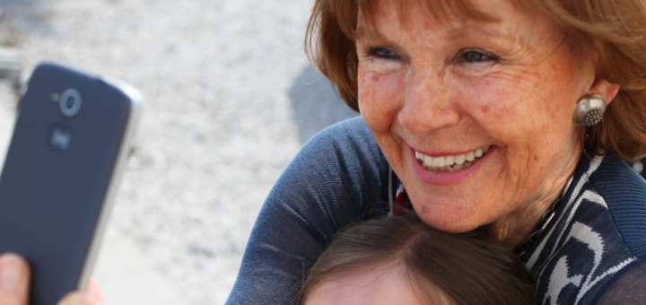 El uso de smartphones sigue sin despuntar entre los usuarios de más de 50 años