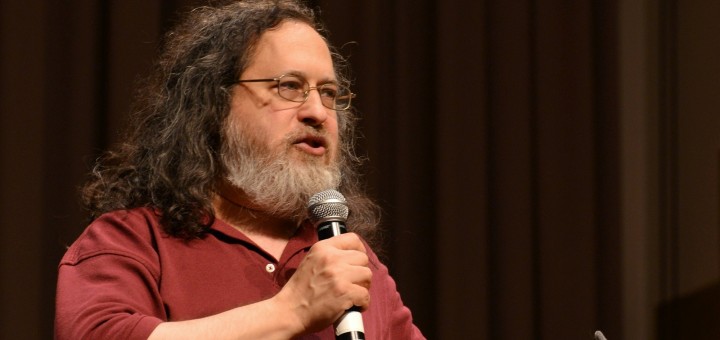 El fundador del movimiento del software libre llama malévolos a Windows y Facebook