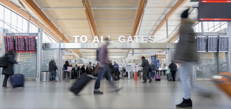 Datos para saber si meter en la maleta un bañador o un chubasquero