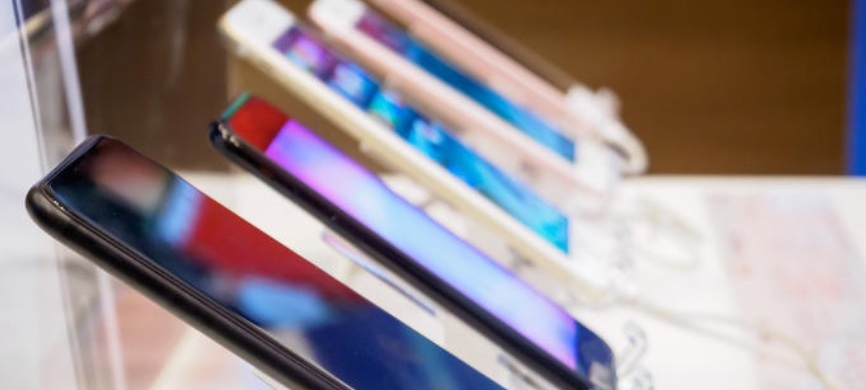 Los teléfonos inteligentes se devalúan un 25 por ciento al año