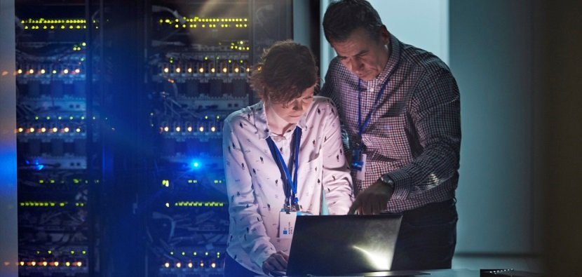 Desarrollador de software y analista de software, los profesionales más demandados en el sector TIC durante el mes de febrero