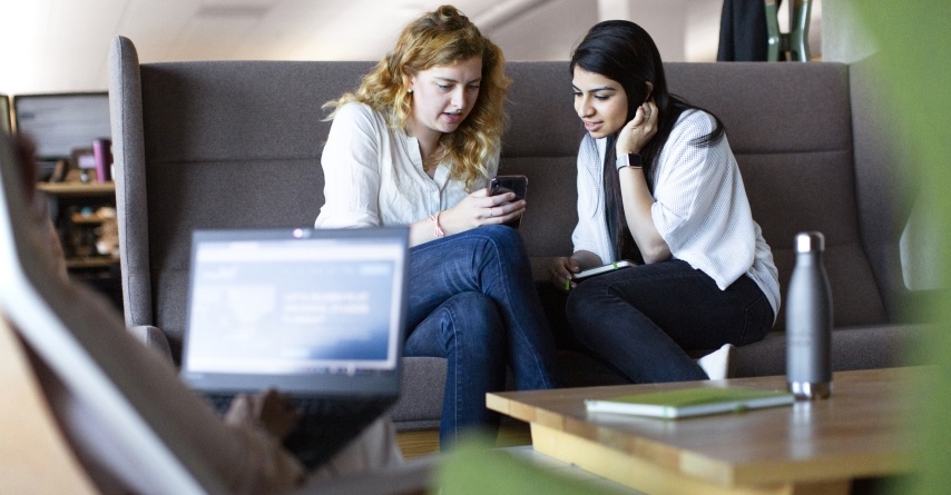 Se incrementa el número de mujeres que estudian formaciones tecnológicas