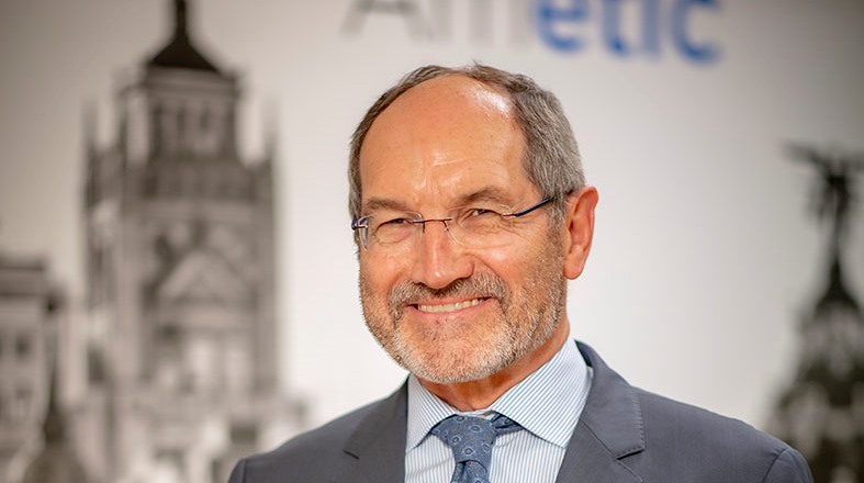 Reelegido por unanimidad para la presidencia de la patronal AMETIC