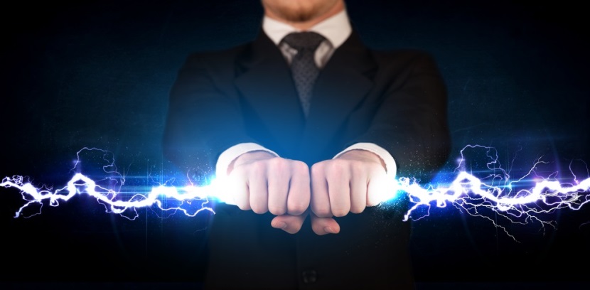 Los SAIs son un equipo imprescindible para los teletrabajadores en los nuevos entornos híbridos frente a los cortes de electricidad