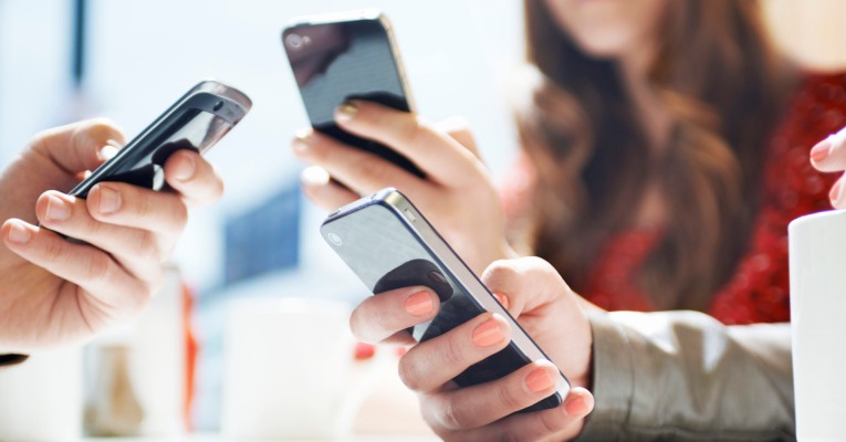 Las operadoras de telefonía siguen liderando la facturación del sector TIC en España